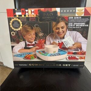 FAO Schwarz Confection Maker Set - Red and Black